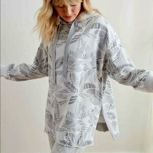 AERIE by AEO Women’s Gray Leaf Print Hoodie Sz S Split Hem Sweatshirt Cotton